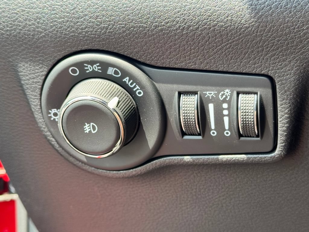 New 2026 Jeep Compass Limited w/ Sun, Sound & Navigation Group AWD/4WD image 28
