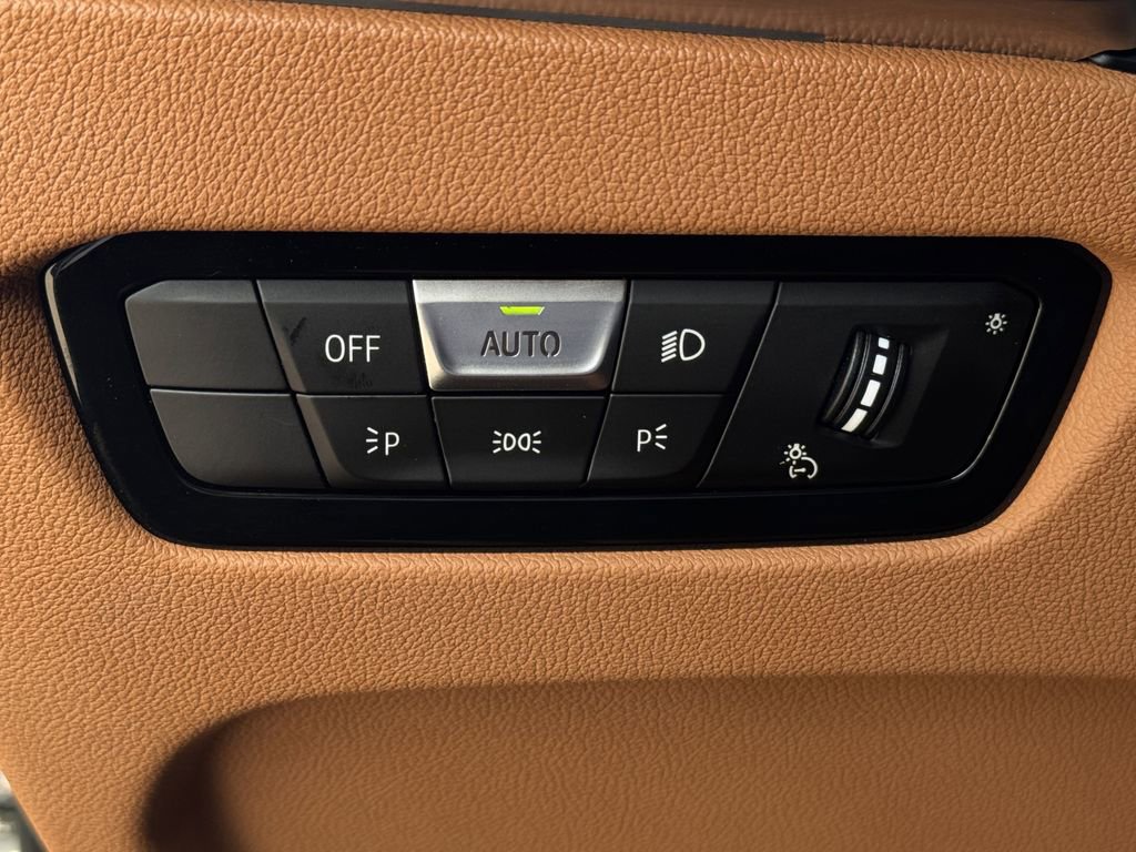 Used 2022 BMW 330e w/ Convenience Package image 21