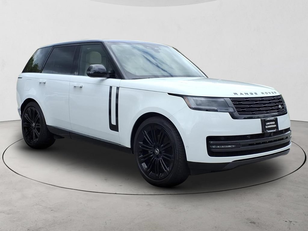 Used 2025 Land Rover Range Rover SE AWD/4WD image 3