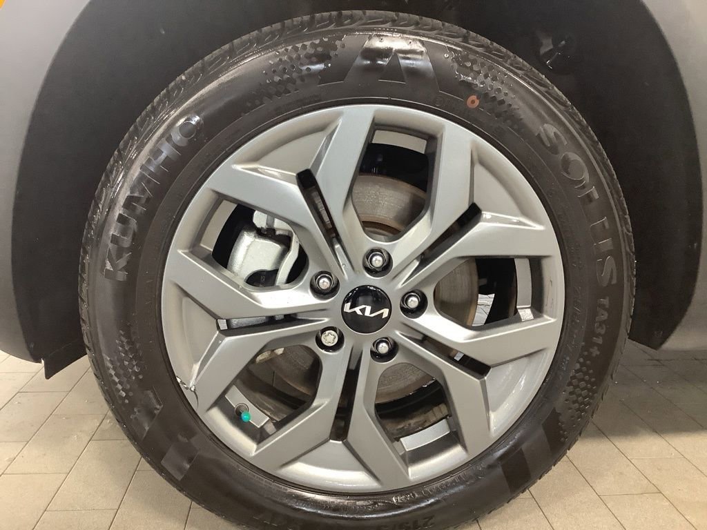 Certified 2025 Kia Seltos LX image 9