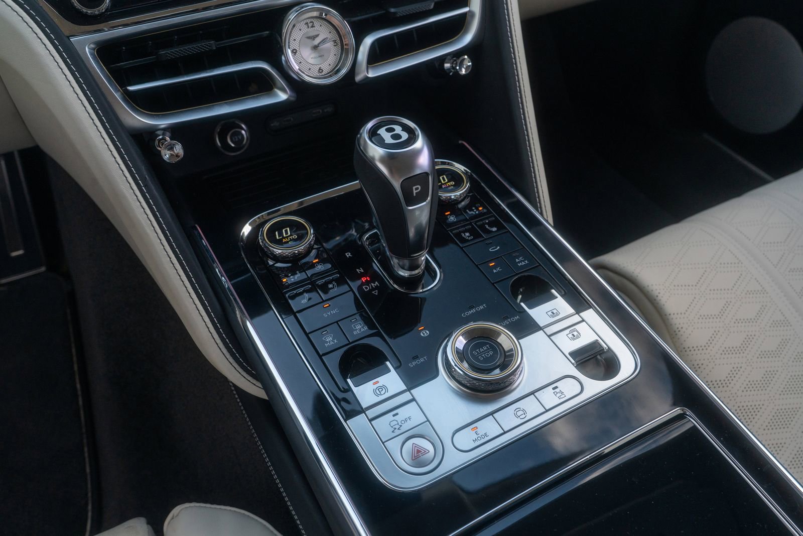 Certified 2025 Bentley Flying Spur Plug-In Hybrid image 30