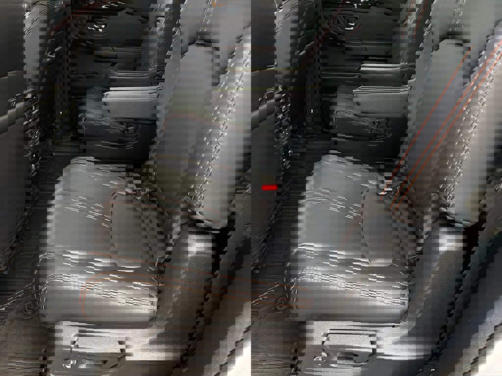 Used 2025 Honda Pilot TrailSport image 7