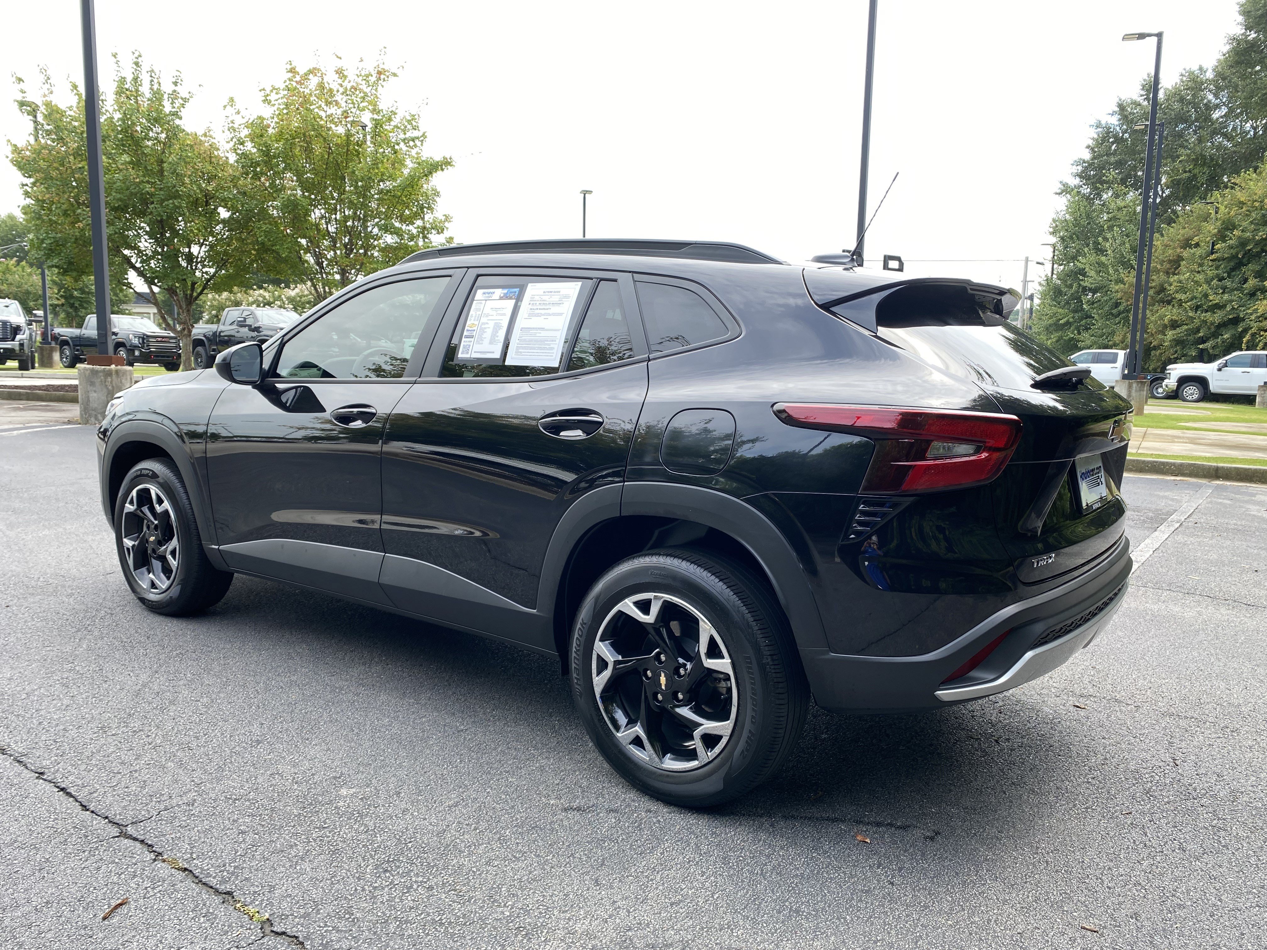 Used 2024 Chevrolet Trax LT w/ LT Convenience Package FWD image 7