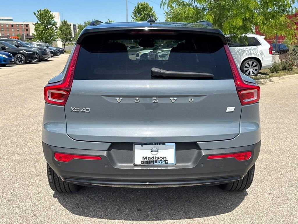 Used 2023 Volvo XC40 Recharge Plus AWD/4WD image 3