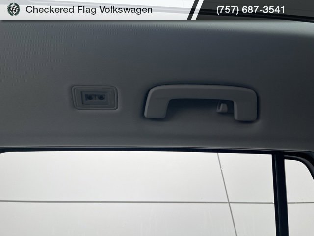 New 2025 Volkswagen Tiguan SE image 55