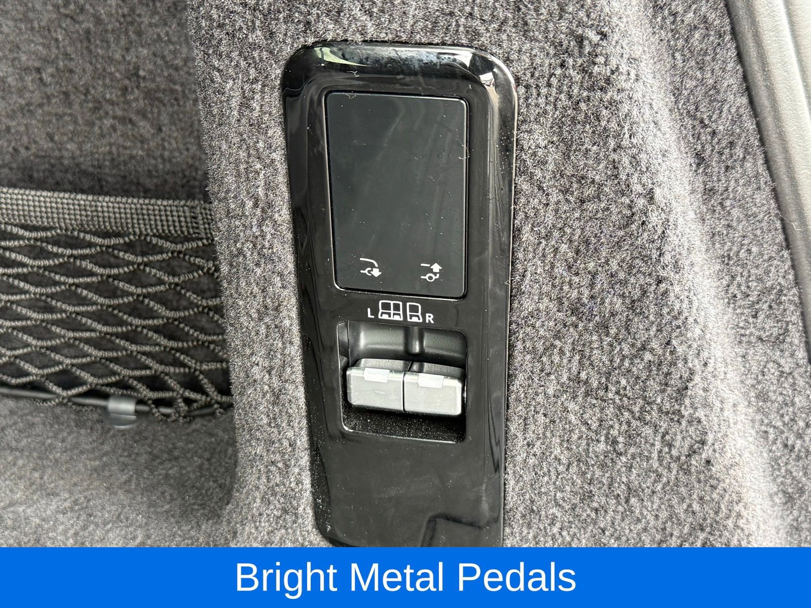 Used 2024 Land Rover Range Rover Sport SE image 45