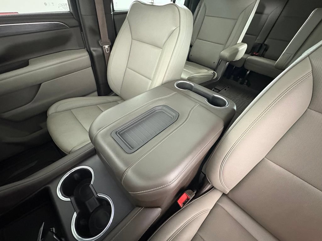 Used 2023 GMC Yukon XL SLT AWD/4WD image 30
