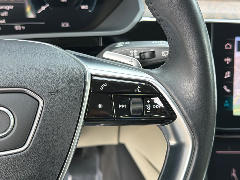 Used 2019 Audi e-tron Prestige w/ Prestige Package AWD/4WD image 24