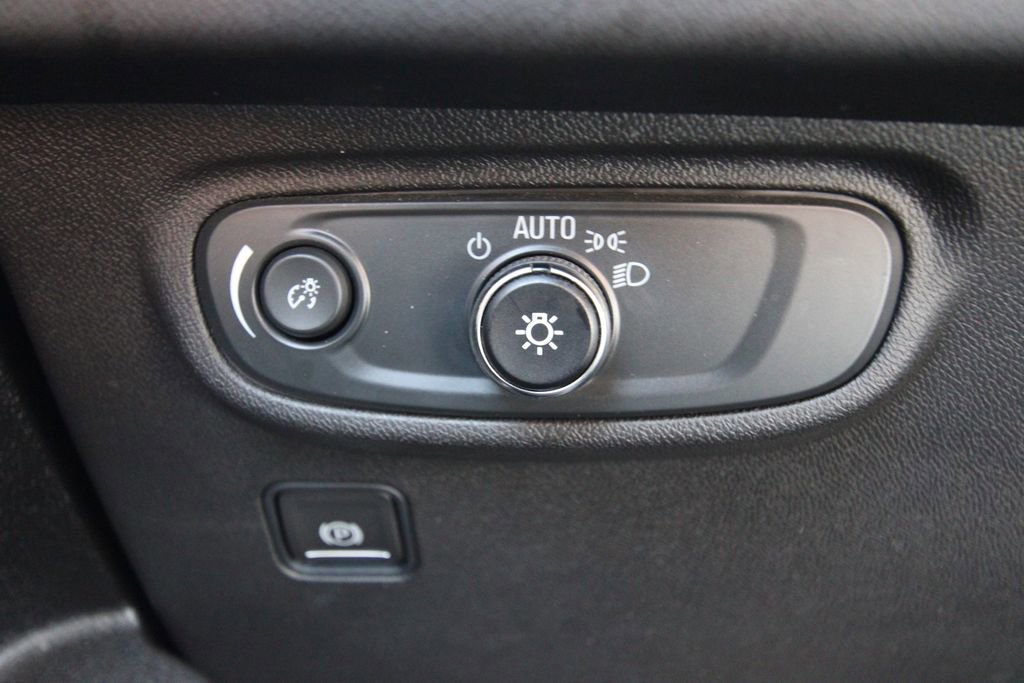 Used 2024 GMC Terrain SLE image 21