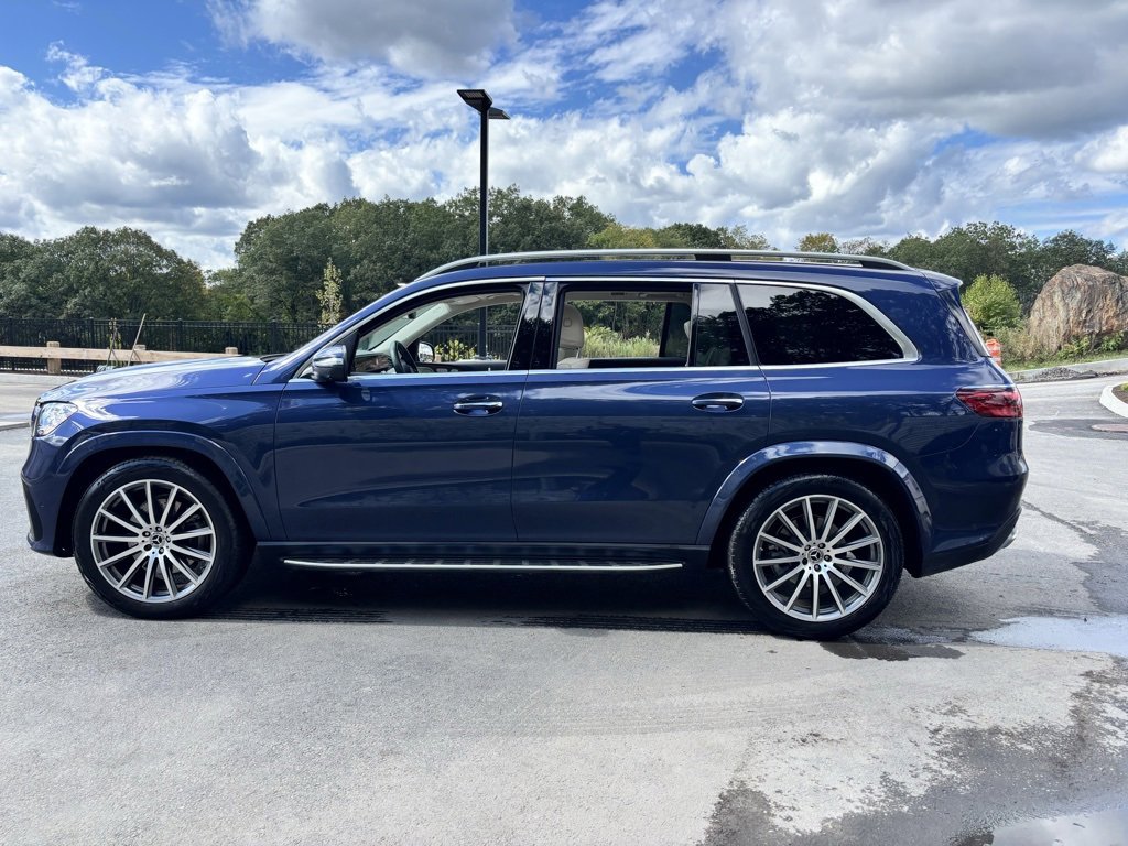 Used 2025 Mercedes-Benz GLS 580 4MATIC image 8
