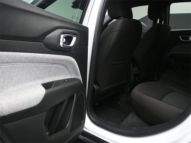 Used 2025 Jeep Compass Sport image 13