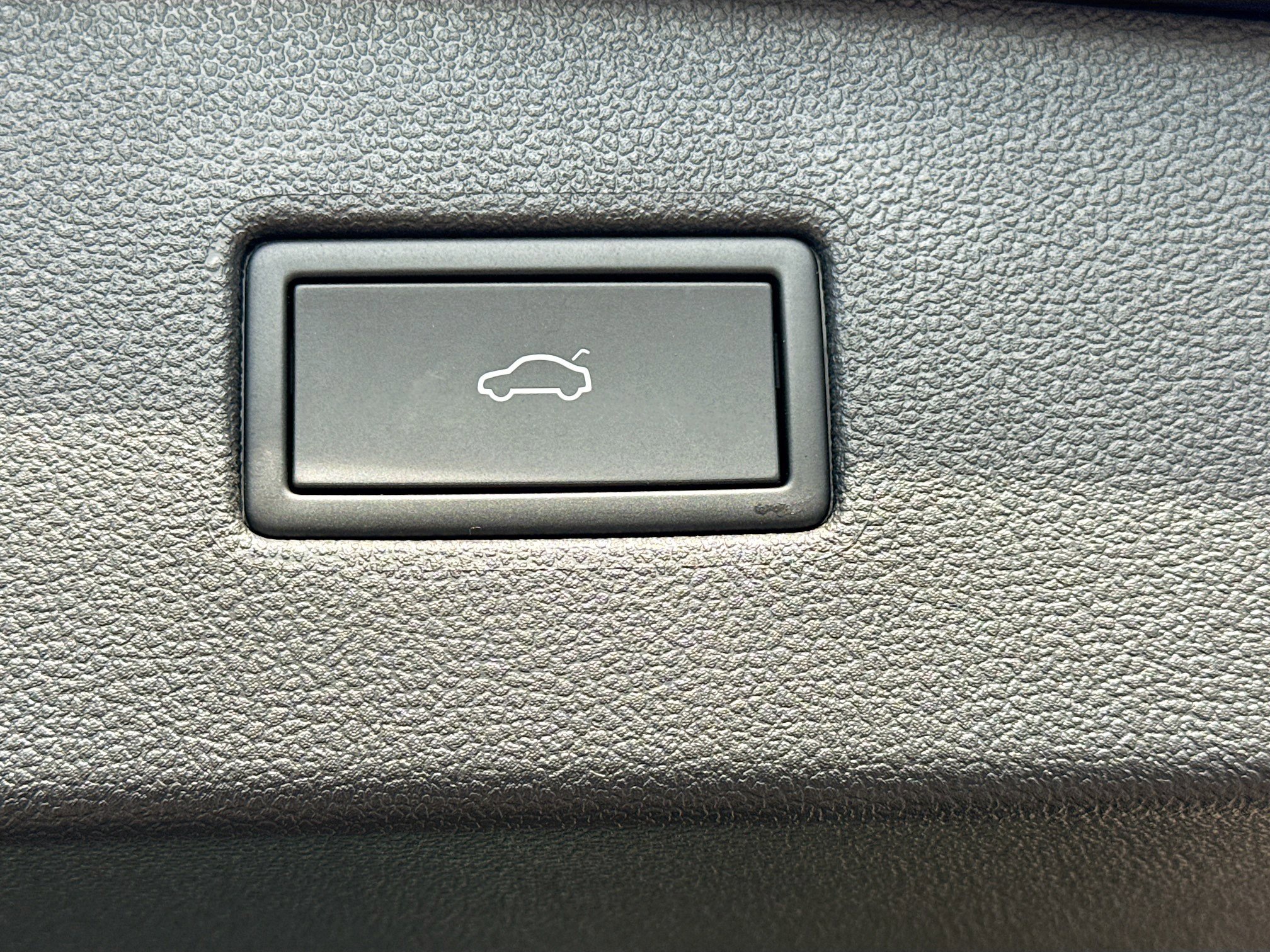 Used 2022 Volkswagen Tiguan SE image 13