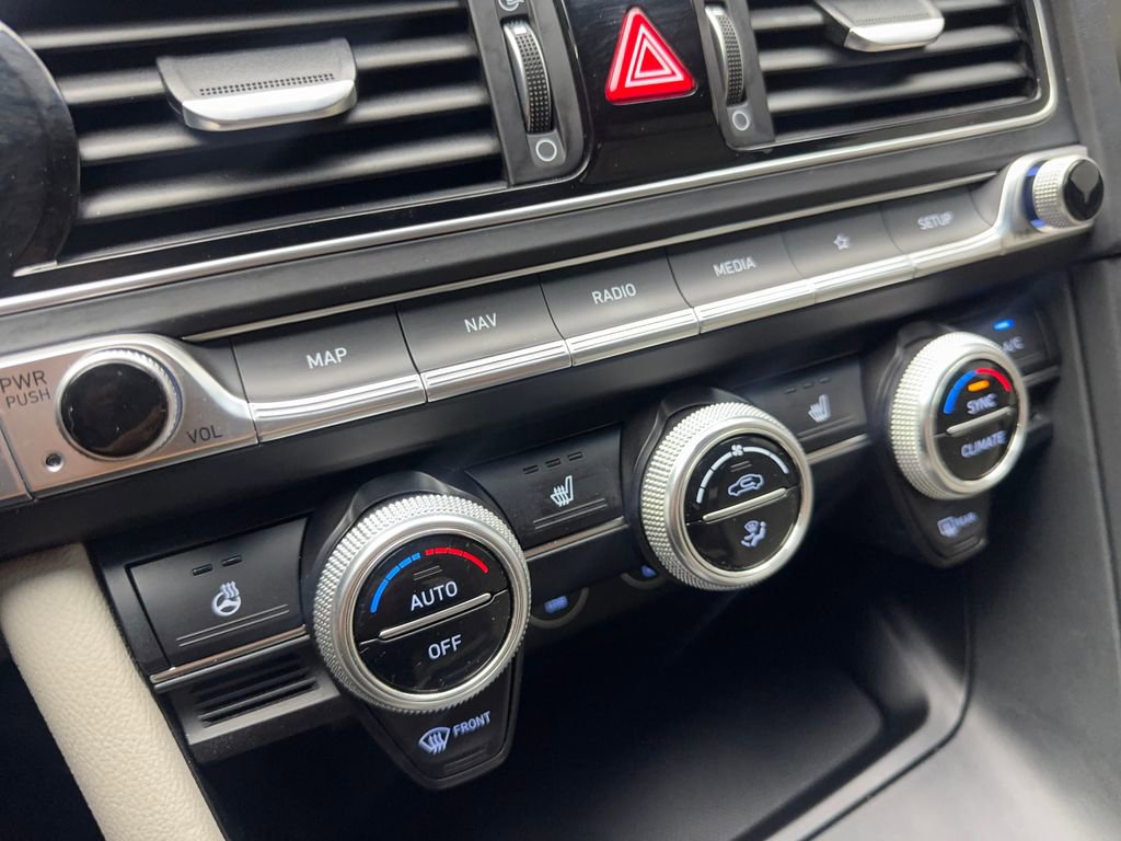 Used 2023 Genesis G70 2.0T image 67