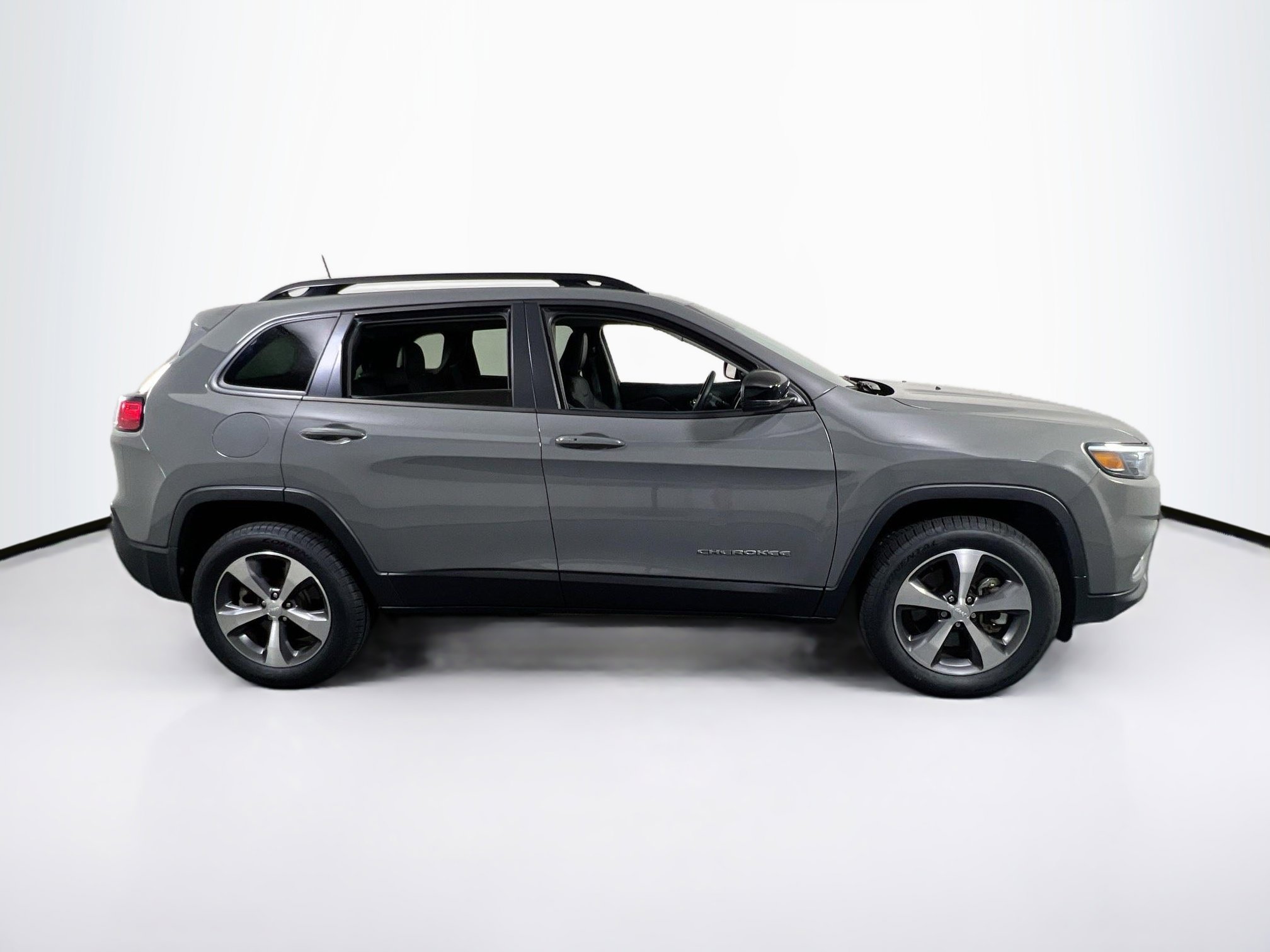 Used 2022 Jeep Cherokee Limited image 4