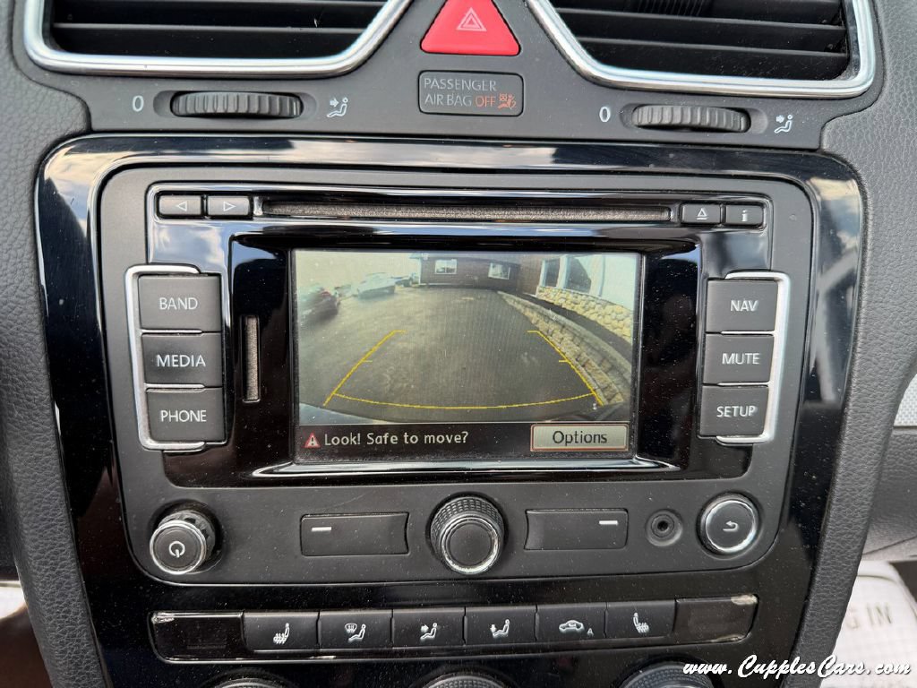 Used 2015 Volkswagen Eos Final Edition FWD image 31