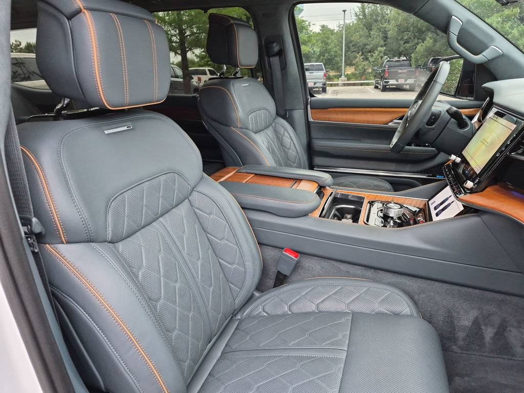Used 2024 Jeep Grand Wagoneer Series III AWD/4WD image 41