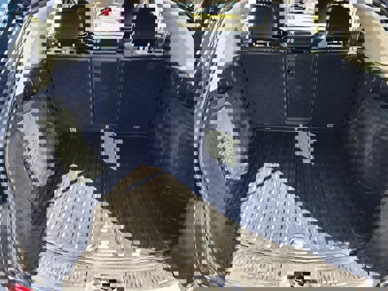 Used 2019 Land Rover Discovery Sport SE image 6