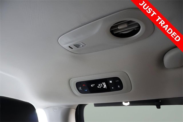 Used 2024 Chrysler Pacifica Touring-L image 29