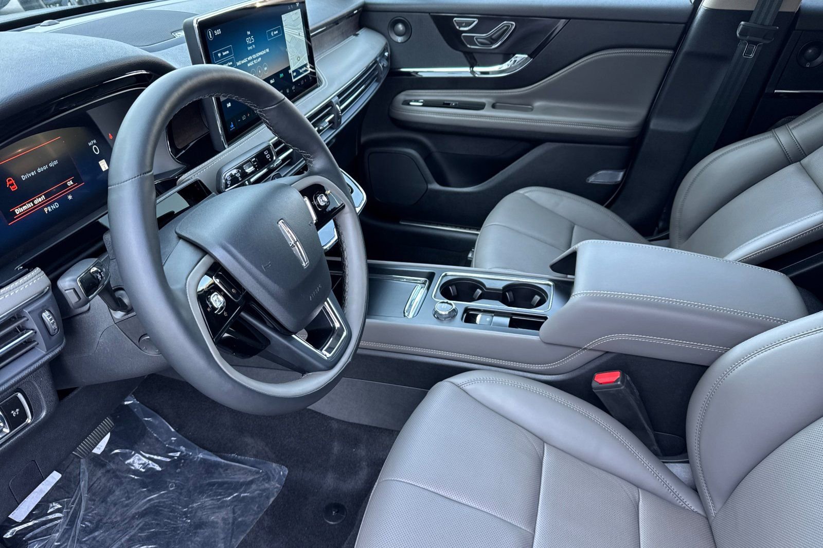 New 2025 Lincoln Corsair Reserve w/ Equipment Group 202A image 9