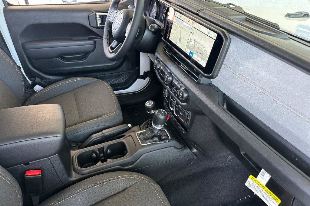 New 2025 Jeep Gladiator Sport AWD/4WD image 11