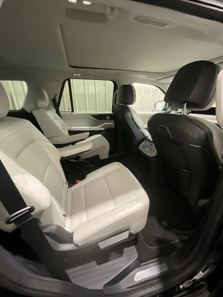 Used 2025 Lincoln Navigator Reserve image 14