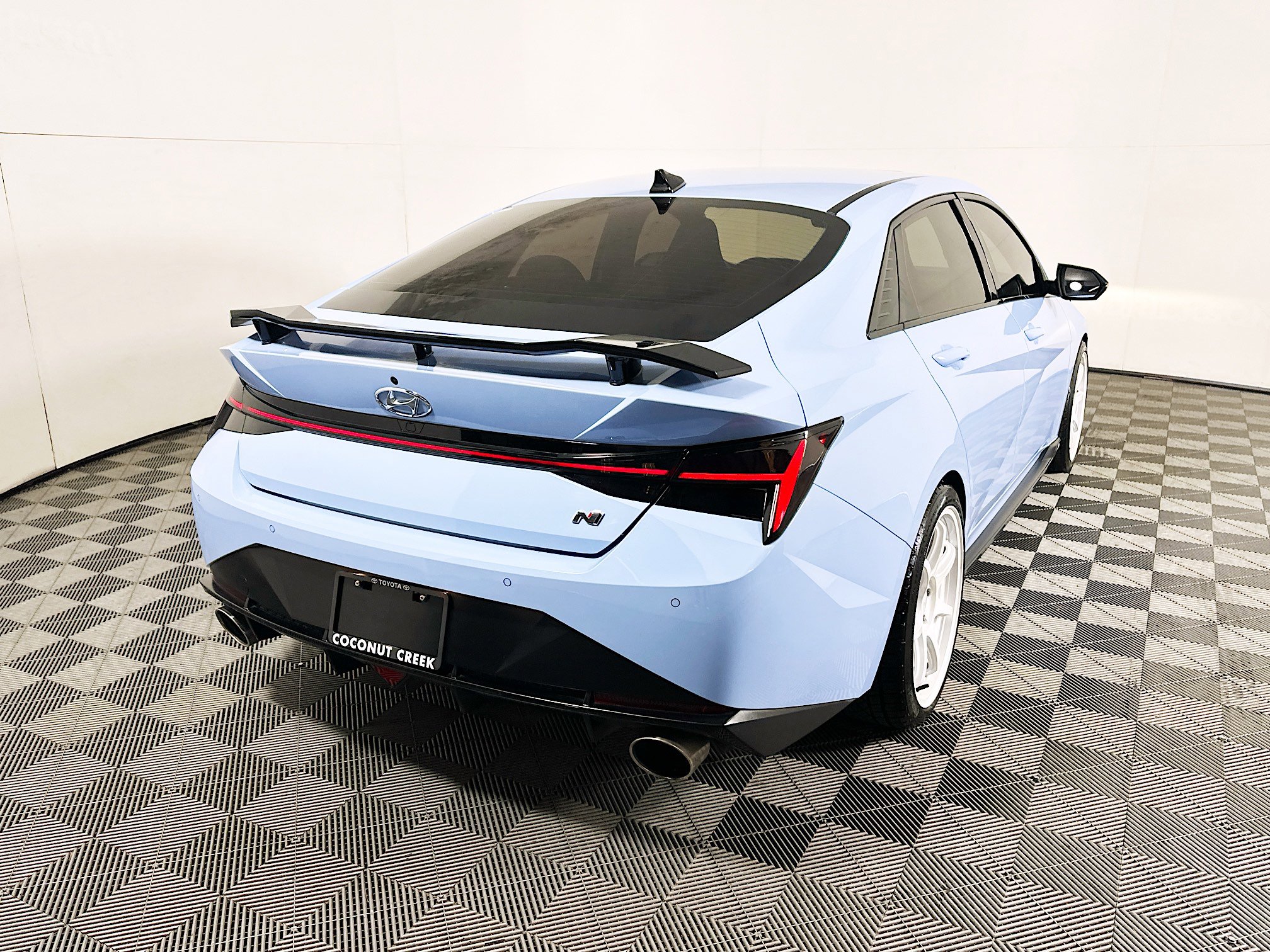 Used 2023 Hyundai Elantra N FWD image 3