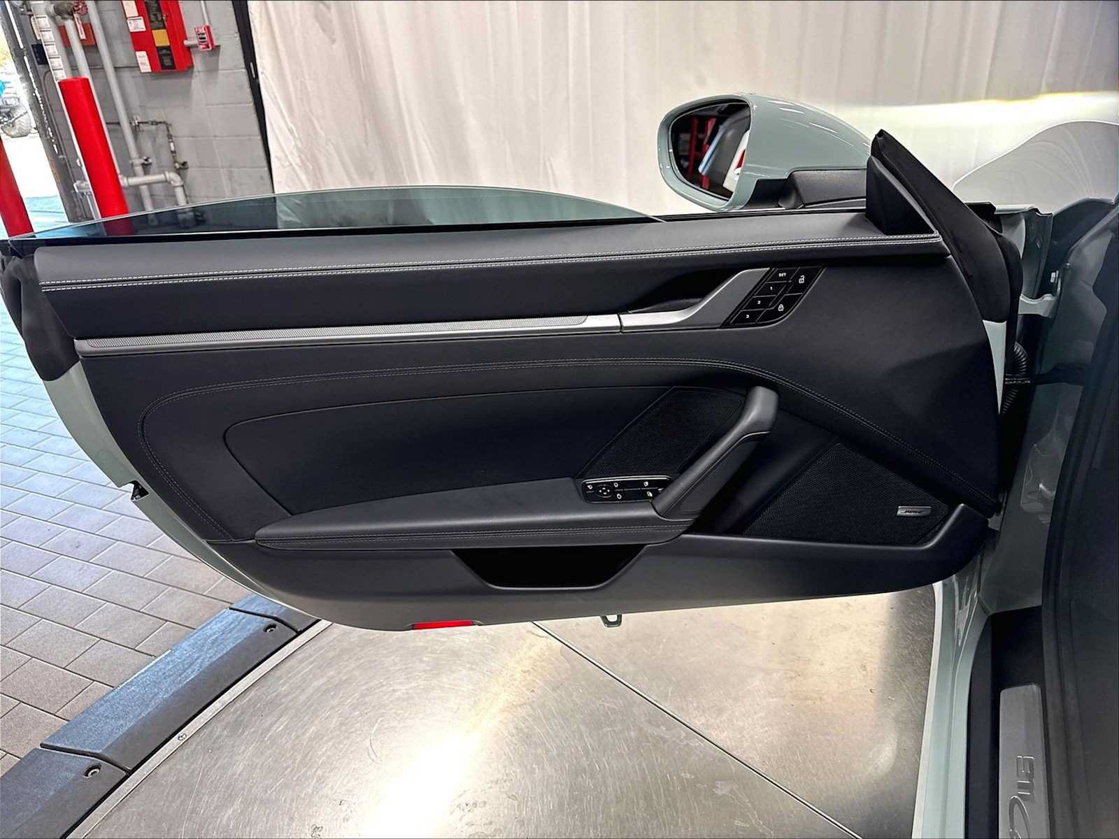 Used 2025 Porsche 911 Carrera RWD image 25