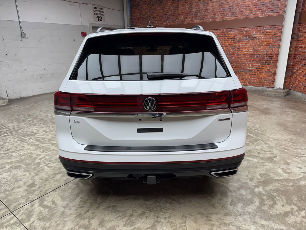 Used 2024 Volkswagen Atlas SE w/ Panoramic Sunroof Package image 4