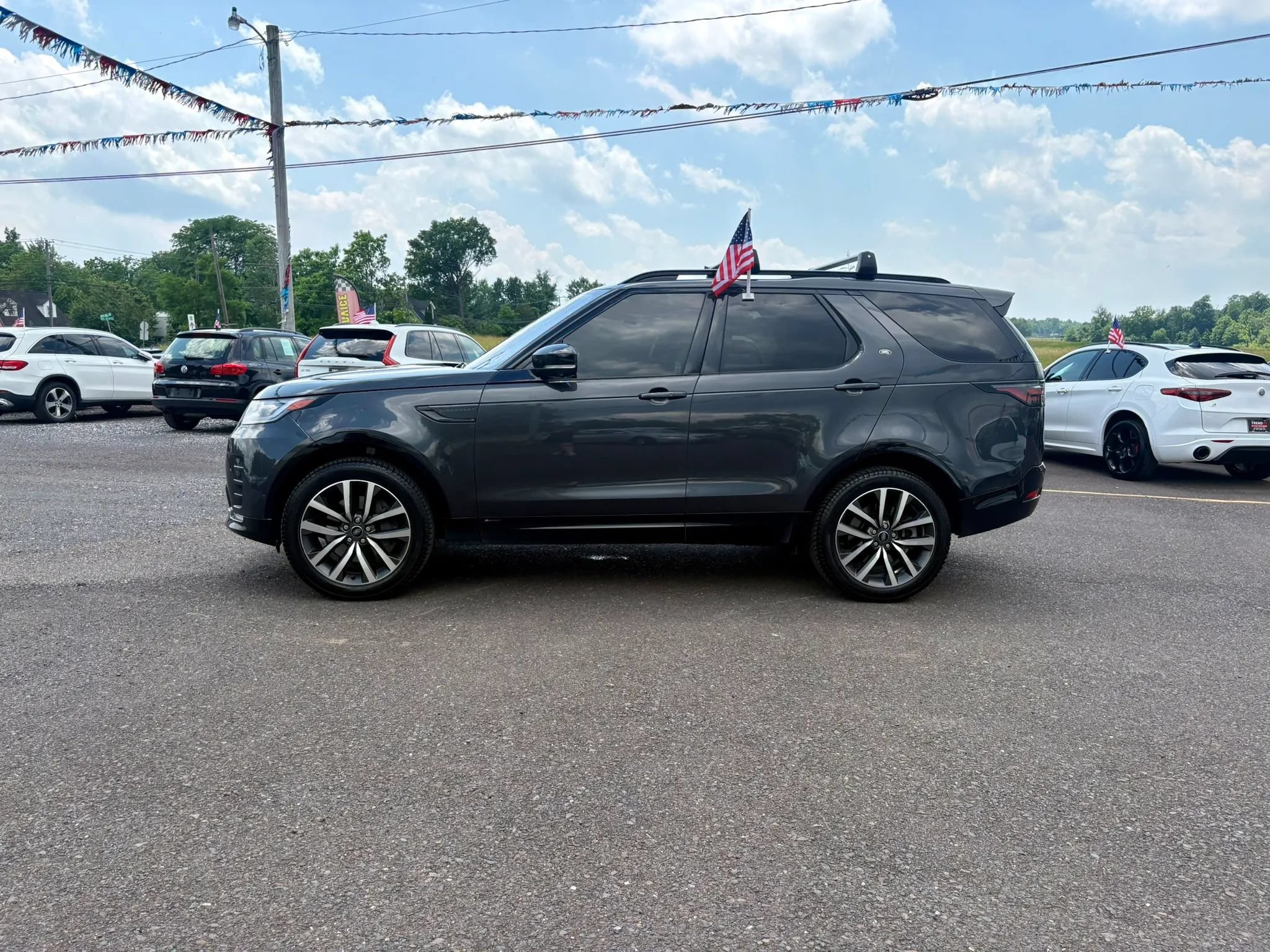 Used 2022 Land Rover Discovery S R-Dynamic AWD/4WD image 2