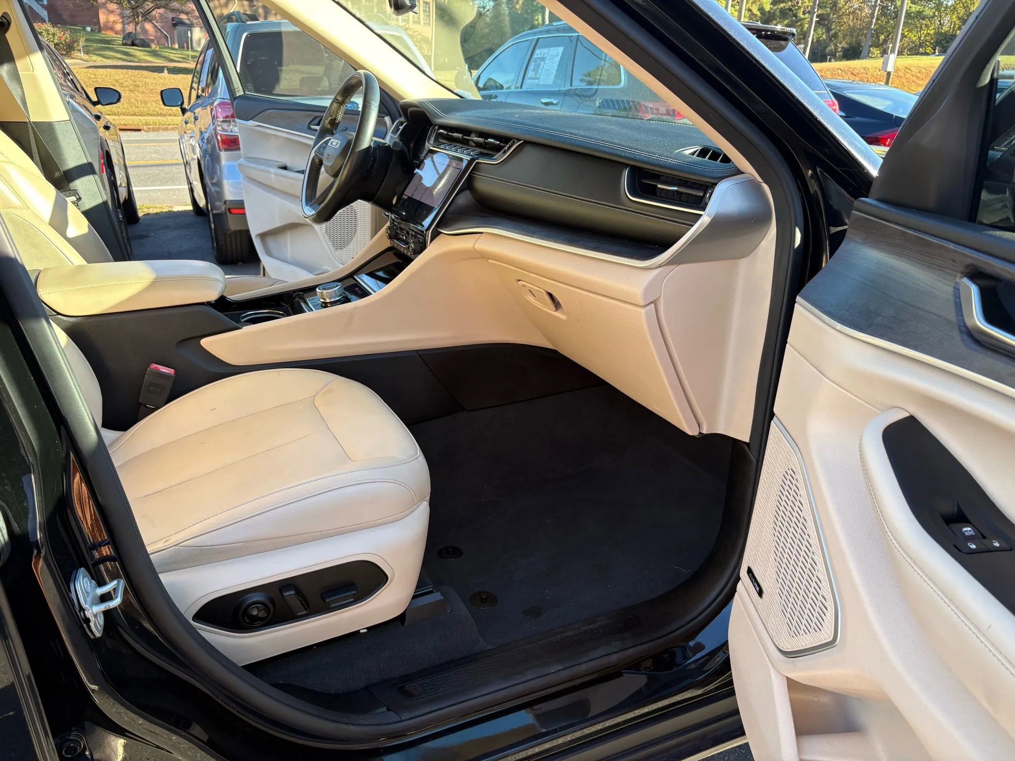 Used 2021 Jeep Grand Cherokee L Limited image 12