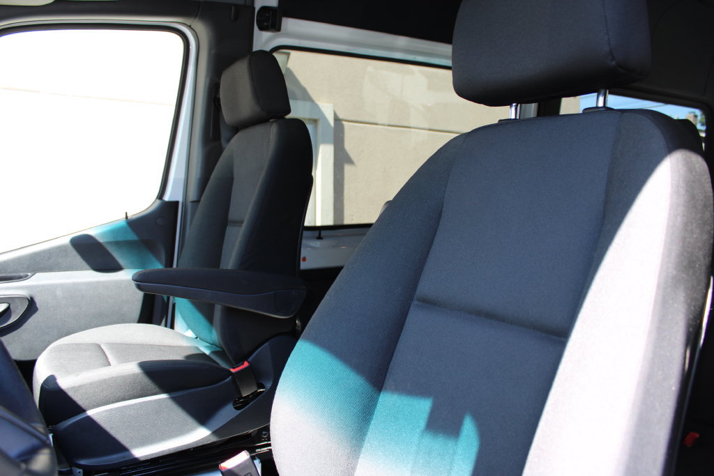 Used 2025 Mercedes-Benz Sprinter 2500 image 8