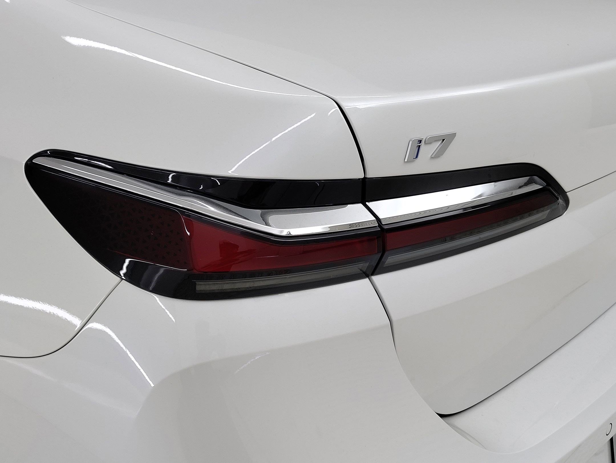 Used 2025 BMW i7 xDrive60 image 8