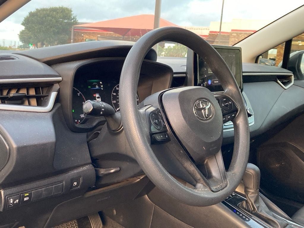 Used 2023 Toyota Corolla LE FWD image 7