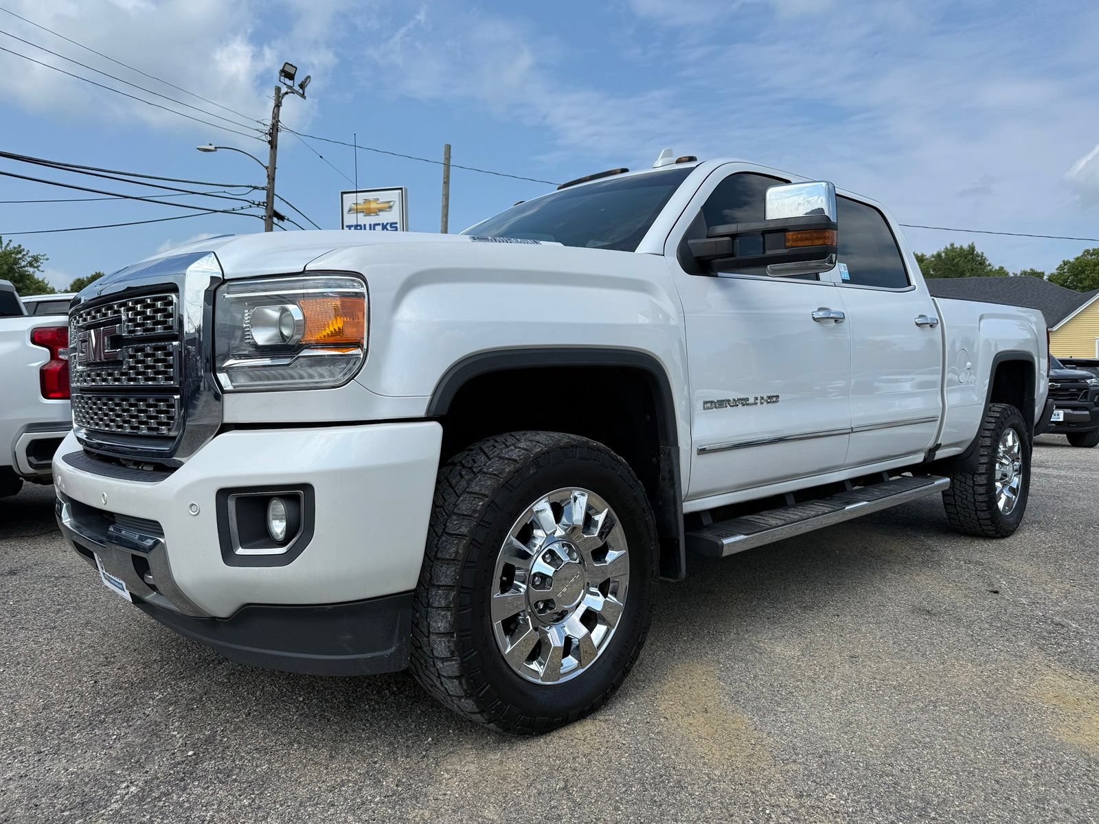 Used 2019 GMC Sierra 2500 Denali w/ Duramax Plus Package AWD/4WD image 2