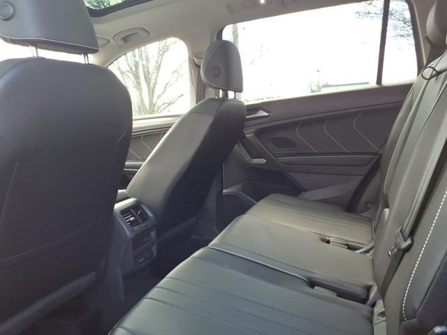 Used 2023 Volkswagen Tiguan SE w/ Panoramic Sunroof Package image 27