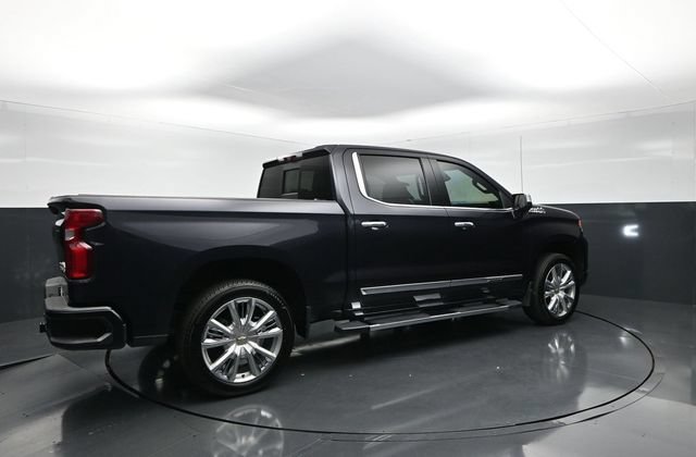 Used 2022 Chevrolet Silverado 1500 High Country w/ Technology Package AWD/4WD image 7