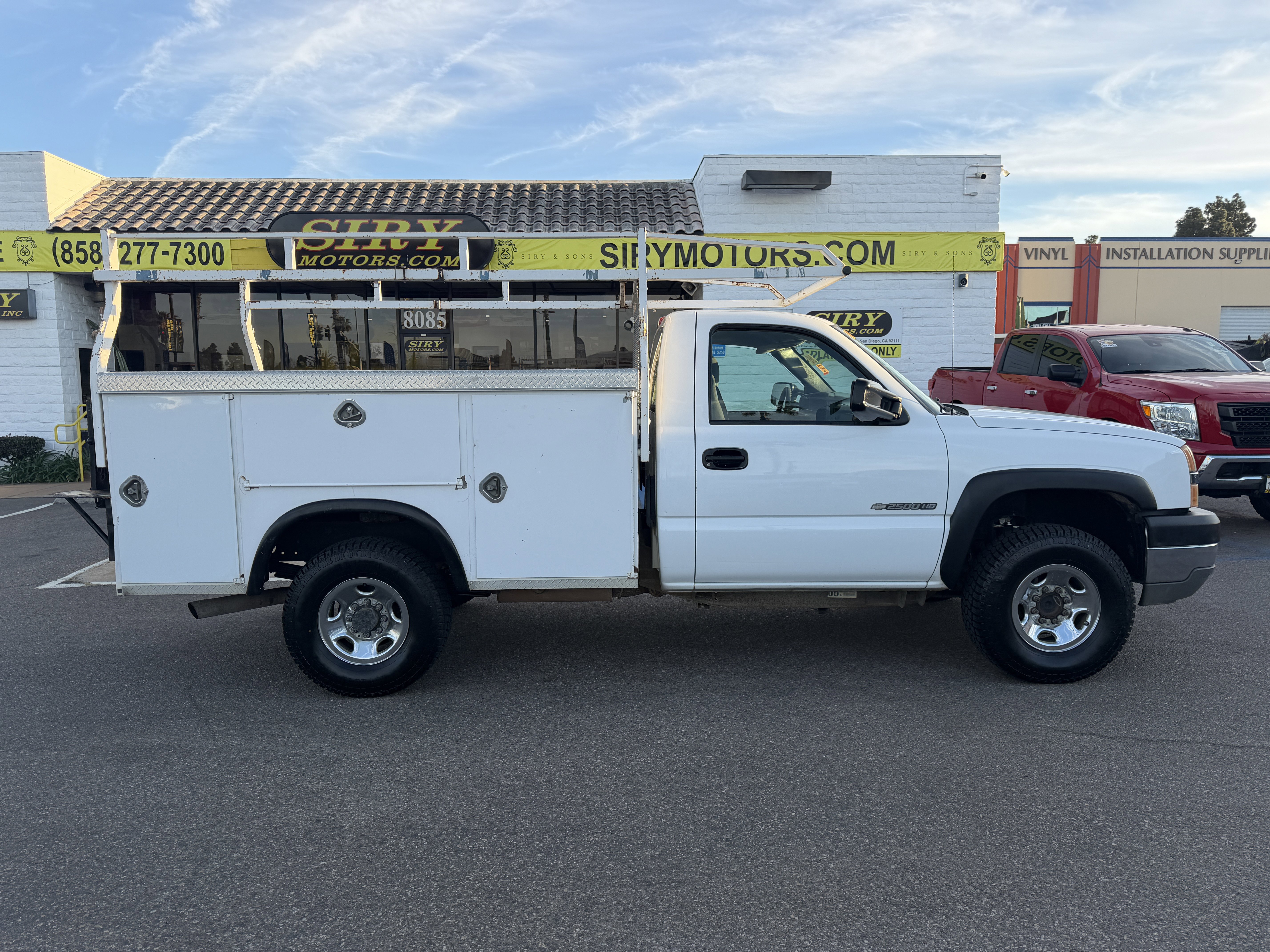 Used 2004 Chevrolet Silverado 2500 2WD Regular Cab image 2