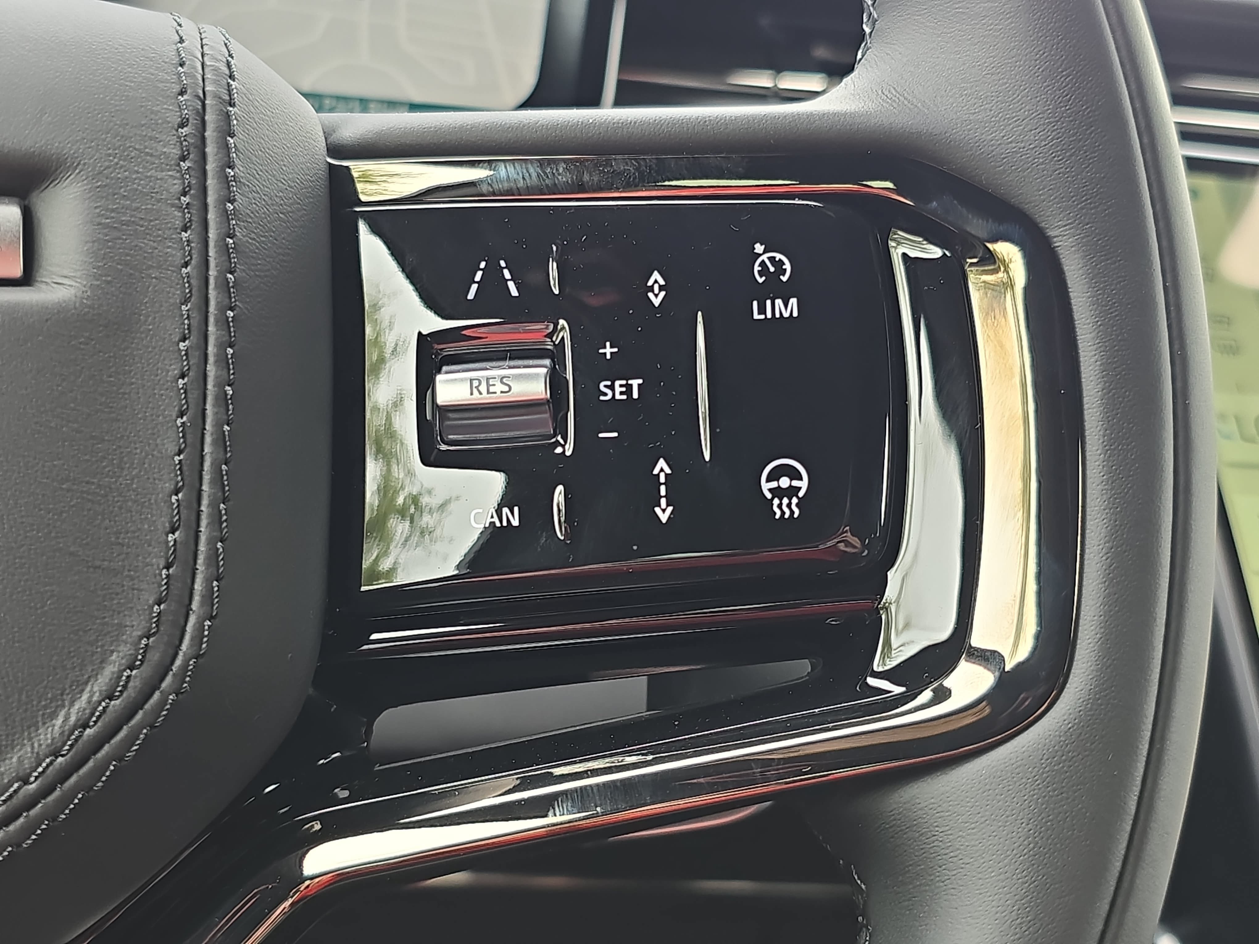 New 2026 Land Rover Range Rover Sport Dynamic SE AWD/4WD image 18
