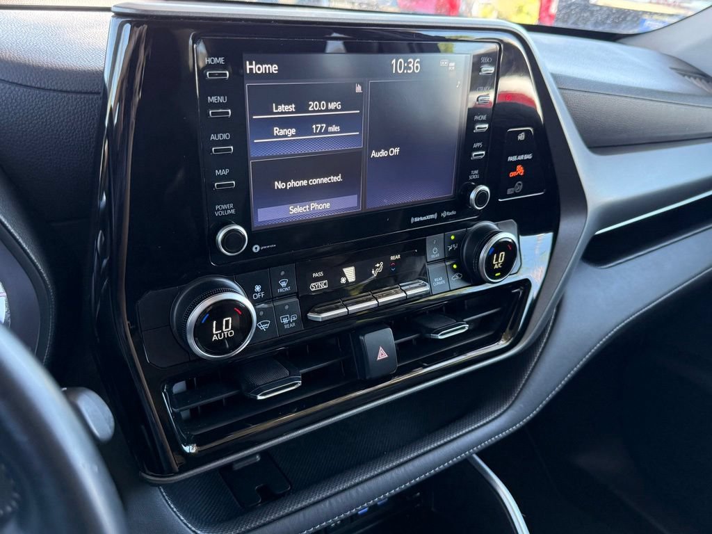 Used 2022 Toyota Highlander LE AWD/4WD image 21