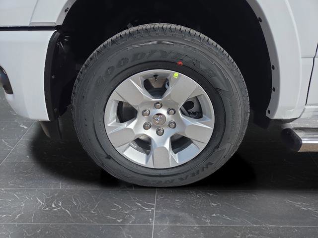 New 2026 RAM 1500 4x4 Crew Cab image 39