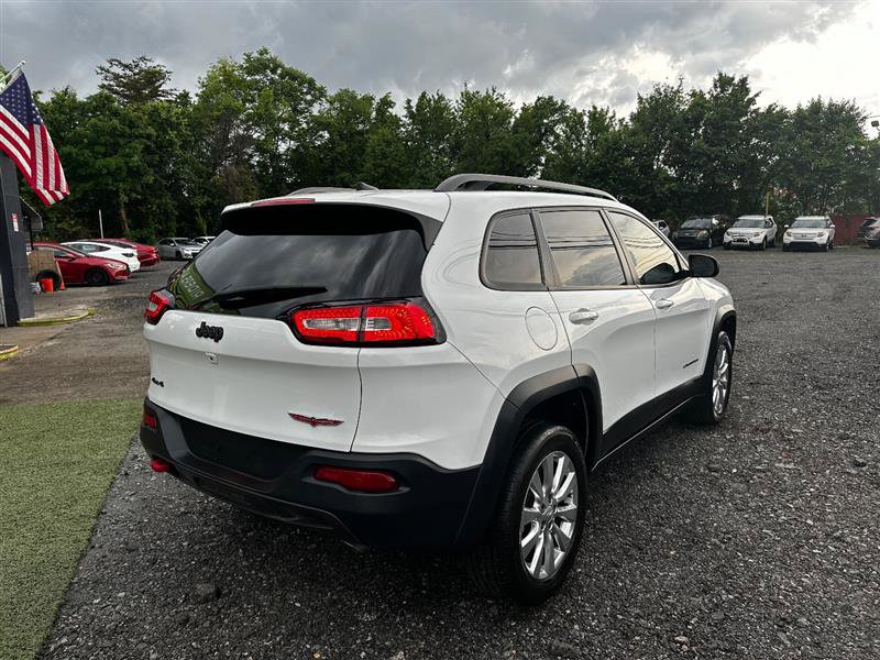 Used 2016 Jeep Cherokee Trailhawk AWD/4WD image 5