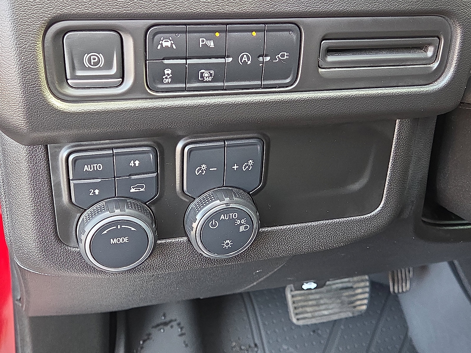 Used 2022 Chevrolet Suburban RST w/ Luxury Package image 12