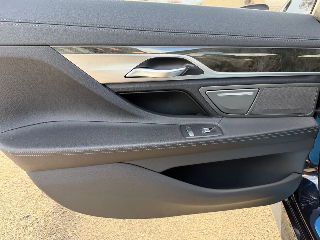 Used 2022 BMW 740i w/ M Sport Package image 31