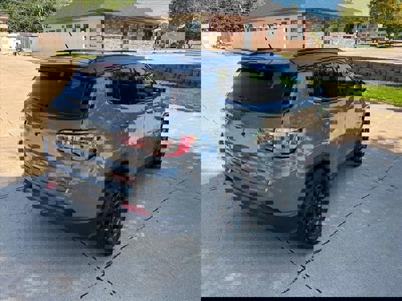 Used 2023 Jeep Compass Trailhawk image 6