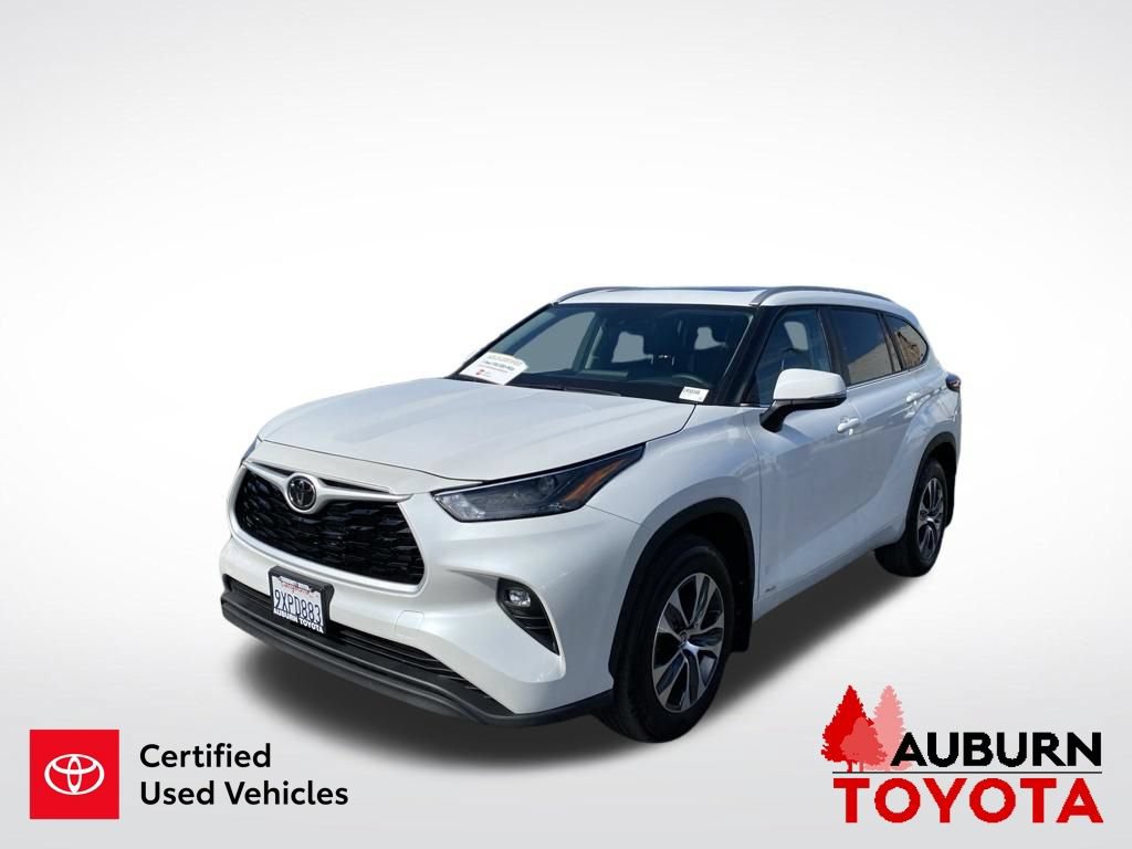 Certified 2026 Toyota Highlander XLE AWD/4WD image 4