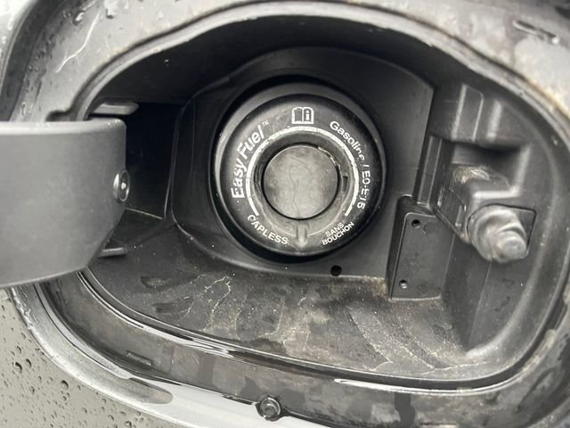 Used 2016 Ford Fusion SE FWD image 19