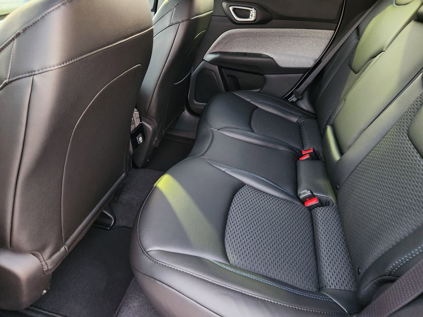 New 2026 Jeep Compass Latitude image 21