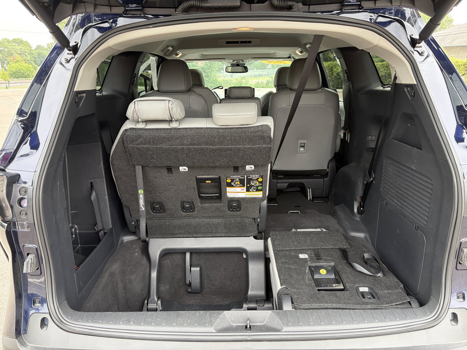 Used 2026 Toyota Sienna XLE FWD image 36