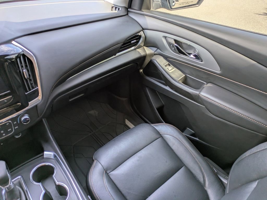 Used 2021 Chevrolet Traverse LT image 16