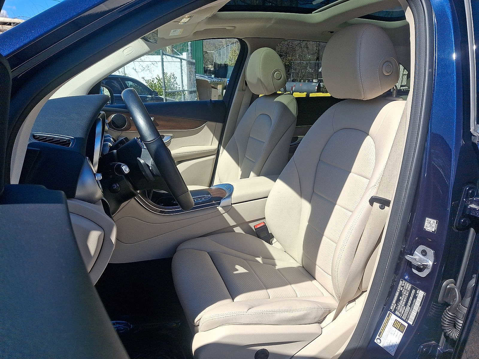 Used 2022 Mercedes-Benz GLC 300 4MATIC image 11